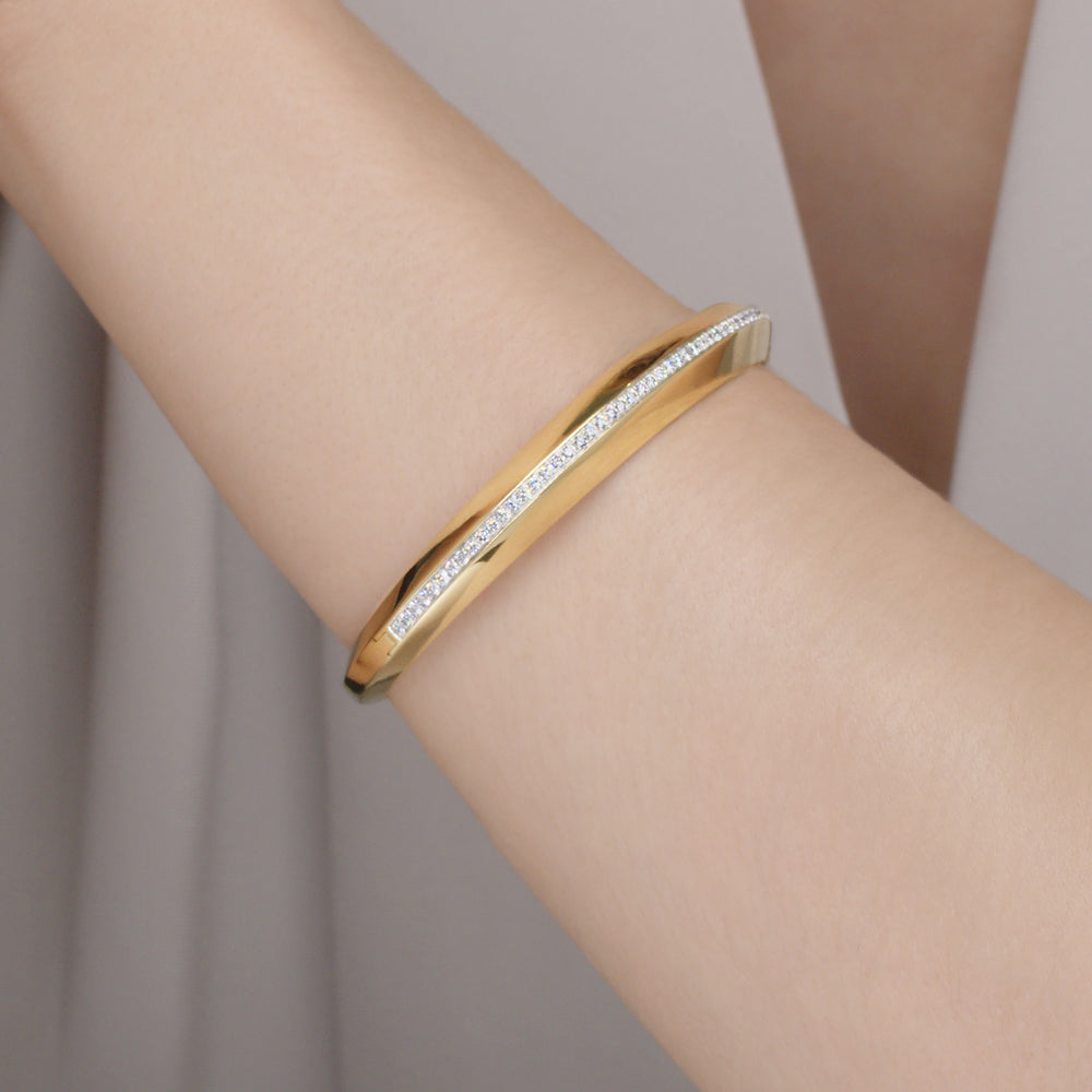 Diamond & 18K Yellow Gold Line Bracelet Signed Fred Leighton
