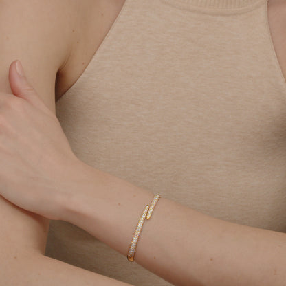 Cobblestone Crossover Diamond Bangle in 18K Yellow Gold