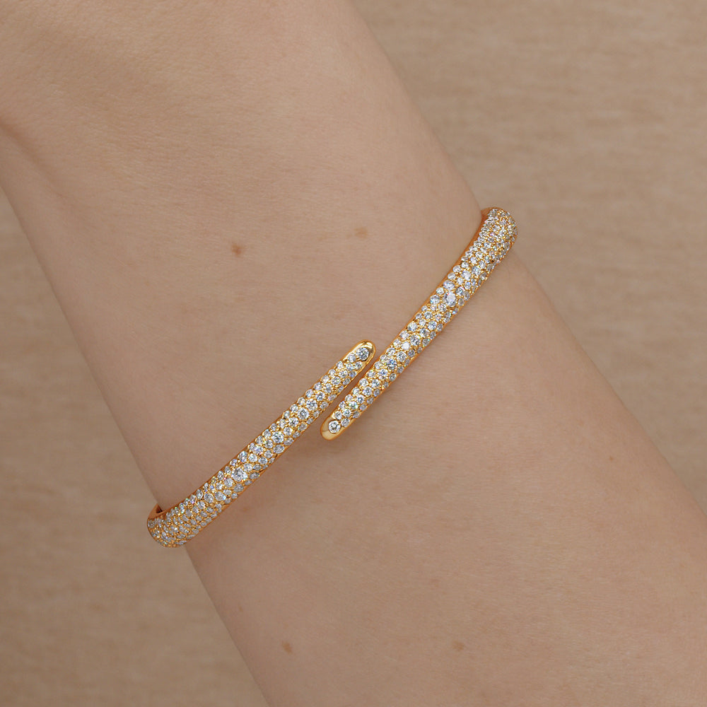 Cobblestone Crossover Diamond Bangle in 18K Yellow Gold