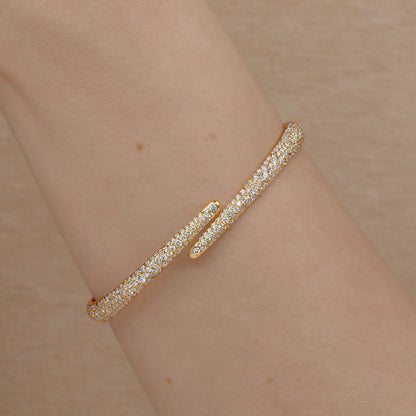 Cobblestone Crossover Diamond Bangle in 18K Yellow Gold