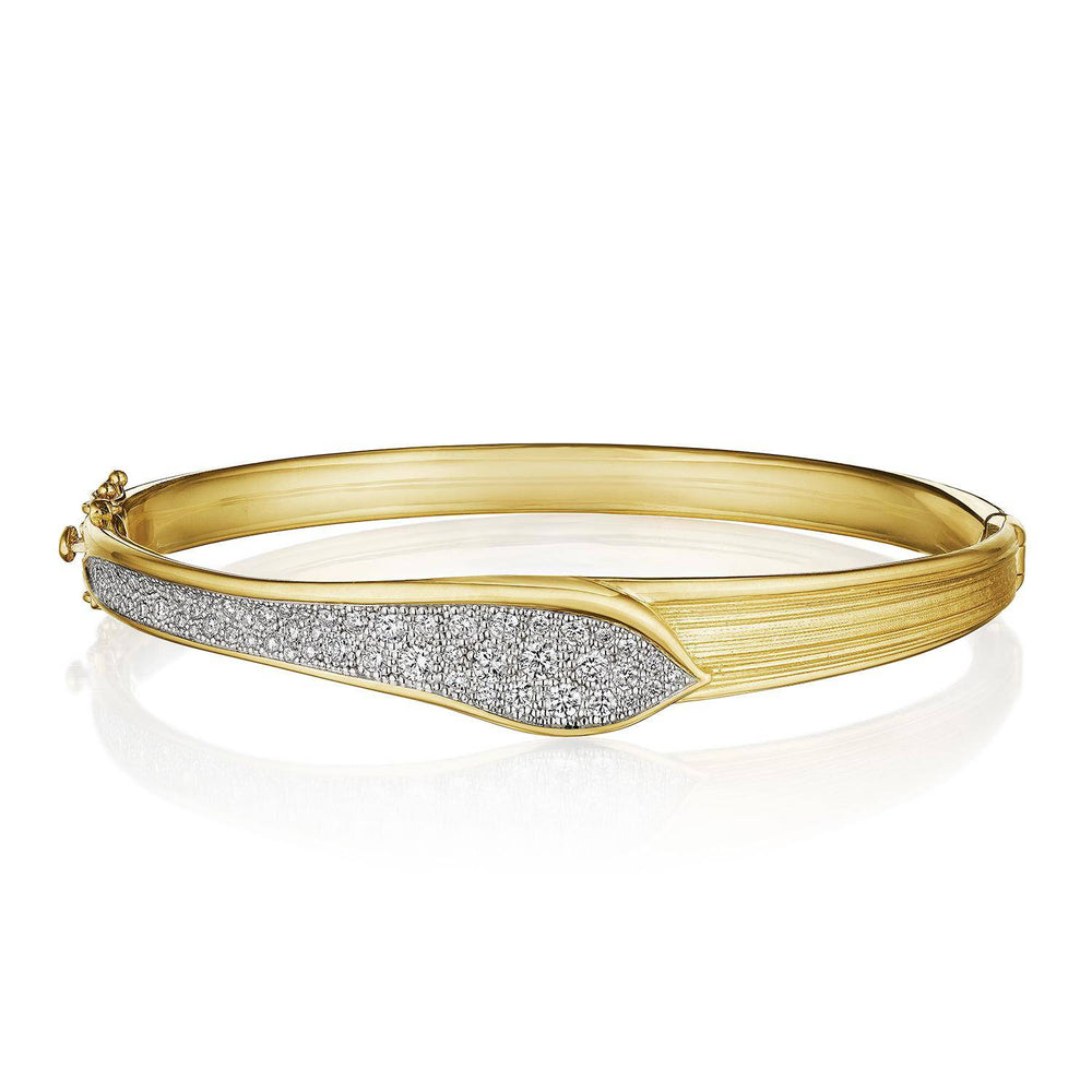 Petal Diamond Pavé Bangle in 18kt Yellow Gold