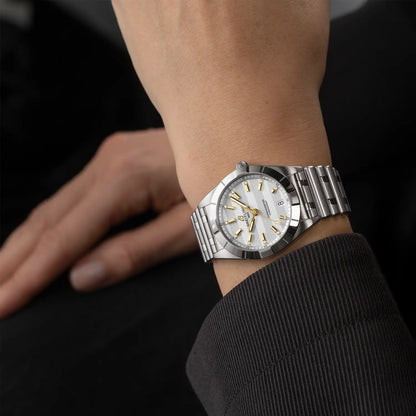 Chronomat 32 Six Nations England Stainless steel 32 mm A773105A1A1A1 fifth view