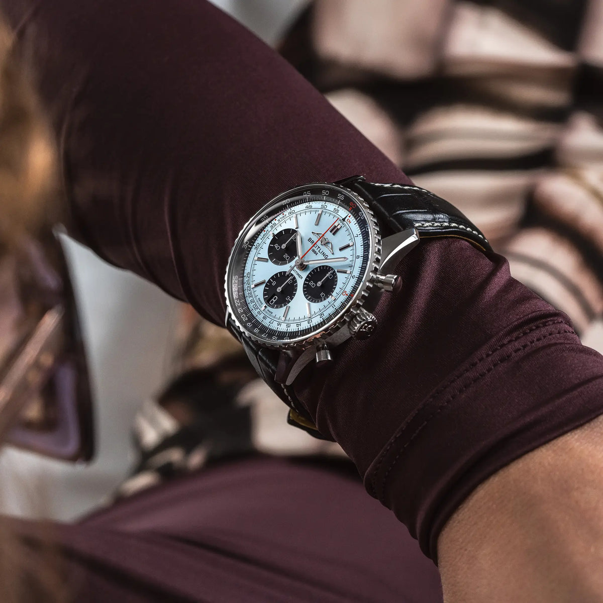 Navitimer B01 Chronograph 43 Stainless steel 43 mm AB0138241C1P1 fifth view