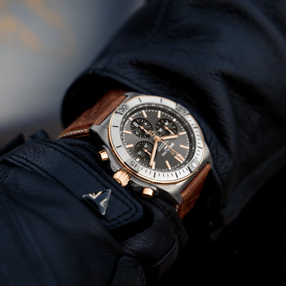 Chronomat B01 42 Triumph Titanium & 18K red gold 42 mm TB0134101M1X1 fifth view
