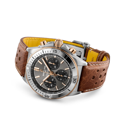 Chronomat B01 42 Triumph Titanium & 18K red gold 42 mm TB0134101M1X1 third view